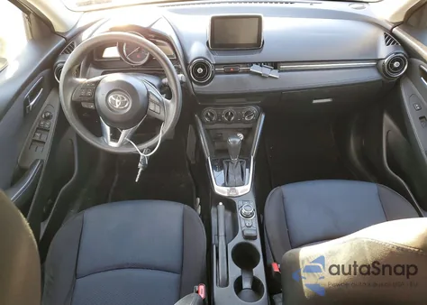 2017 Toyota Yaris Ia из США, поврежденный, VIN 3MYDLBYV8HY165902